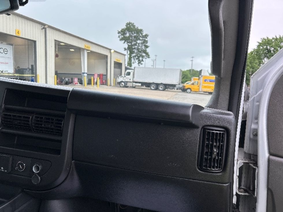 Light Duty Box Truck-Light and Medium Duty Trucks-GMC-2022-Savana G33903-Homewood-AL-95,407\n\t\tmiles-$ 31,500 - Image 21