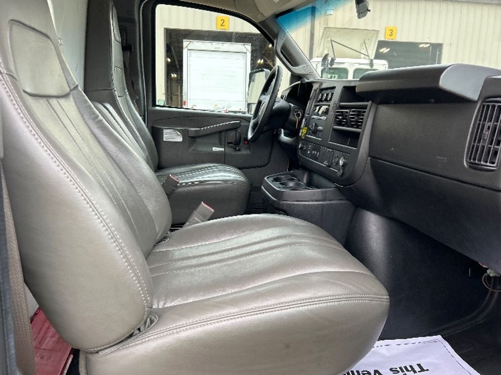 Light Duty Box Truck-Light and Medium Duty Trucks-GMC-2022-Savana G33903-Homewood-AL-95,407\n\t\tmiles-$ 31,500 - Image 22