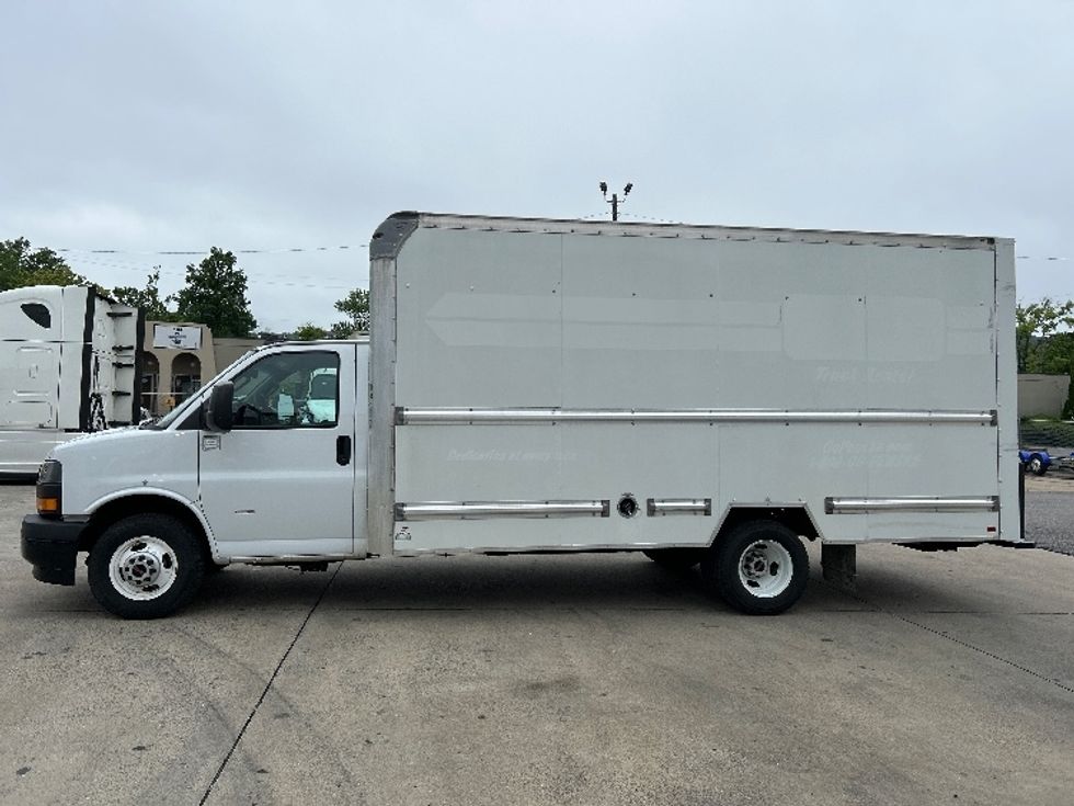 Light Duty Box Truck-Light and Medium Duty Trucks-GMC-2022-Savana G33903-Homewood-AL-95,407\n\t\tmiles-$ 31,500 - Image 4