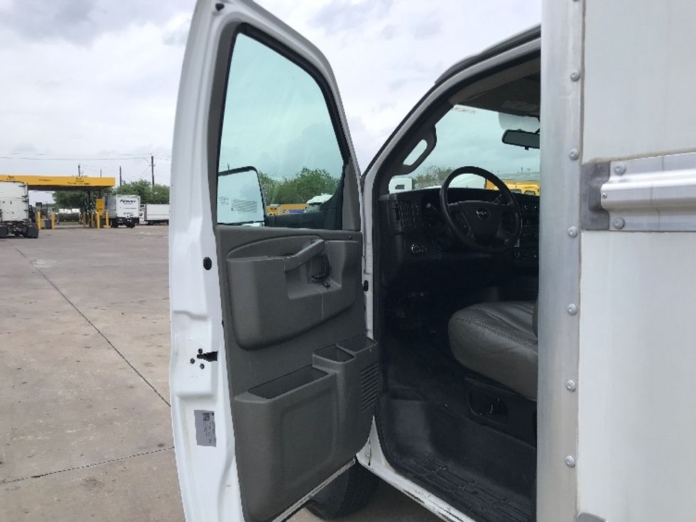 Light Duty Box Truck-Light and Medium Duty Trucks-GMC-2022-Savana G33903-Houston-TX-60,623\n\t\tmiles-$ 38,500 - Image 14