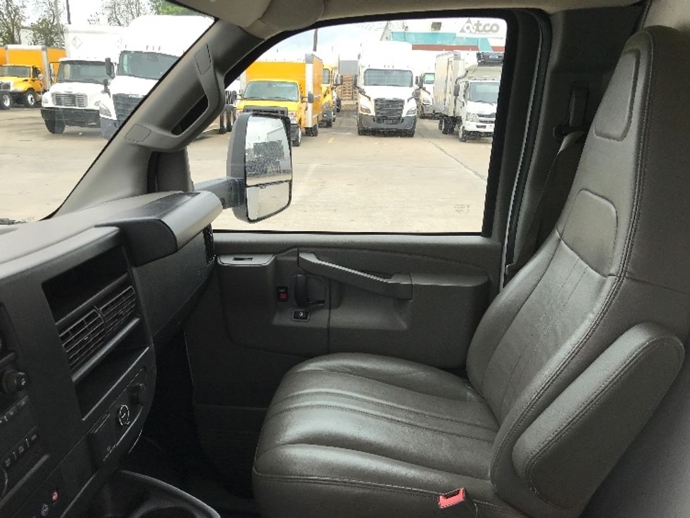 Light Duty Box Truck-Light and Medium Duty Trucks-GMC-2022-Savana G33903-Houston-TX-60,623\n\t\tmiles-$ 38,500 - Image 17