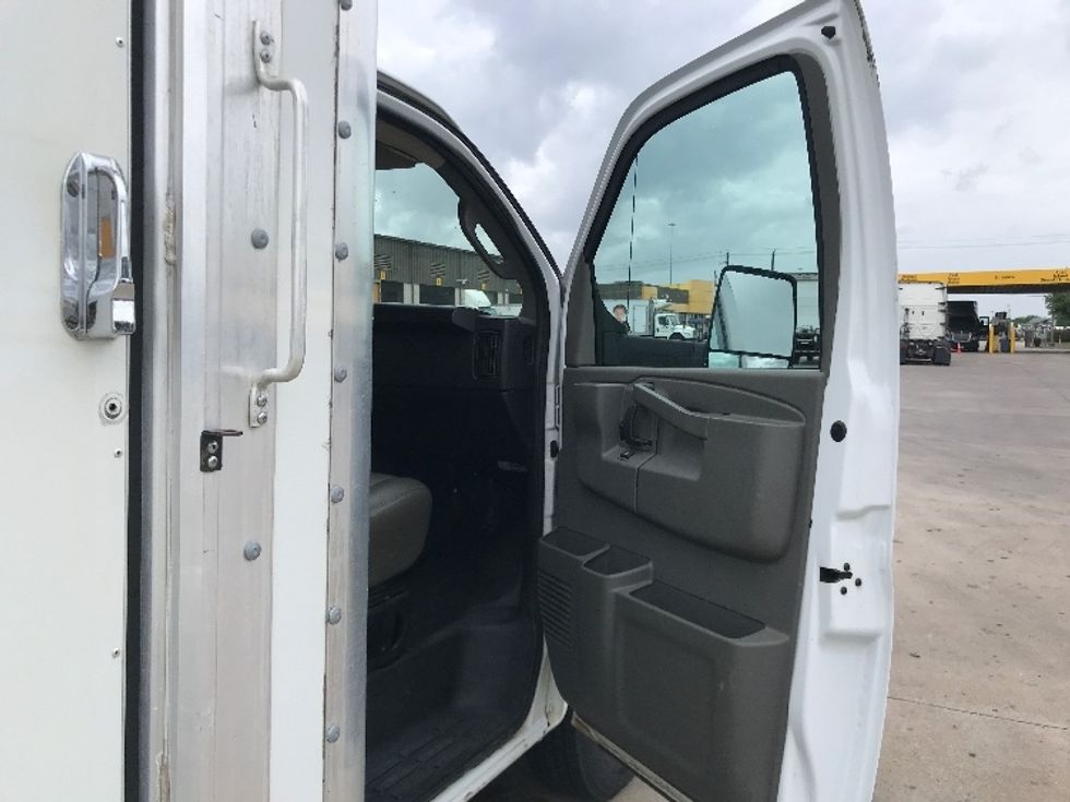 Light Duty Box Truck-Light and Medium Duty Trucks-GMC-2022-Savana G33903-Houston-TX-60,623\n\t\tmiles-$ 38,500 - Image 18