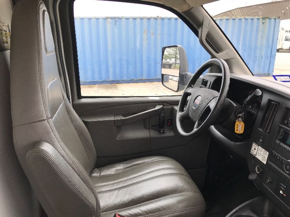 Light Duty Box Truck-Light and Medium Duty Trucks-GMC-2022-Savana G33903-Houston-TX-60,623\n\t\tmiles-$ 38,500 - Image 20