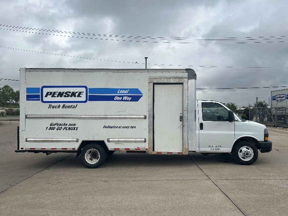 Light Duty Box Truck-Light and Medium Duty Trucks-GMC-2022-Savana G33903-Houston-TX-94,238\n\t\tmiles-$ 33,500 - Image 15