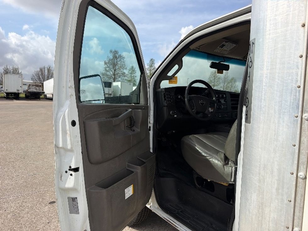 Light Duty Box Truck-Light and Medium Duty Trucks-GMC-2022-Savana G33903-Houston-TX-94,238\n\t\tmiles-$ 33,500 - Image 16