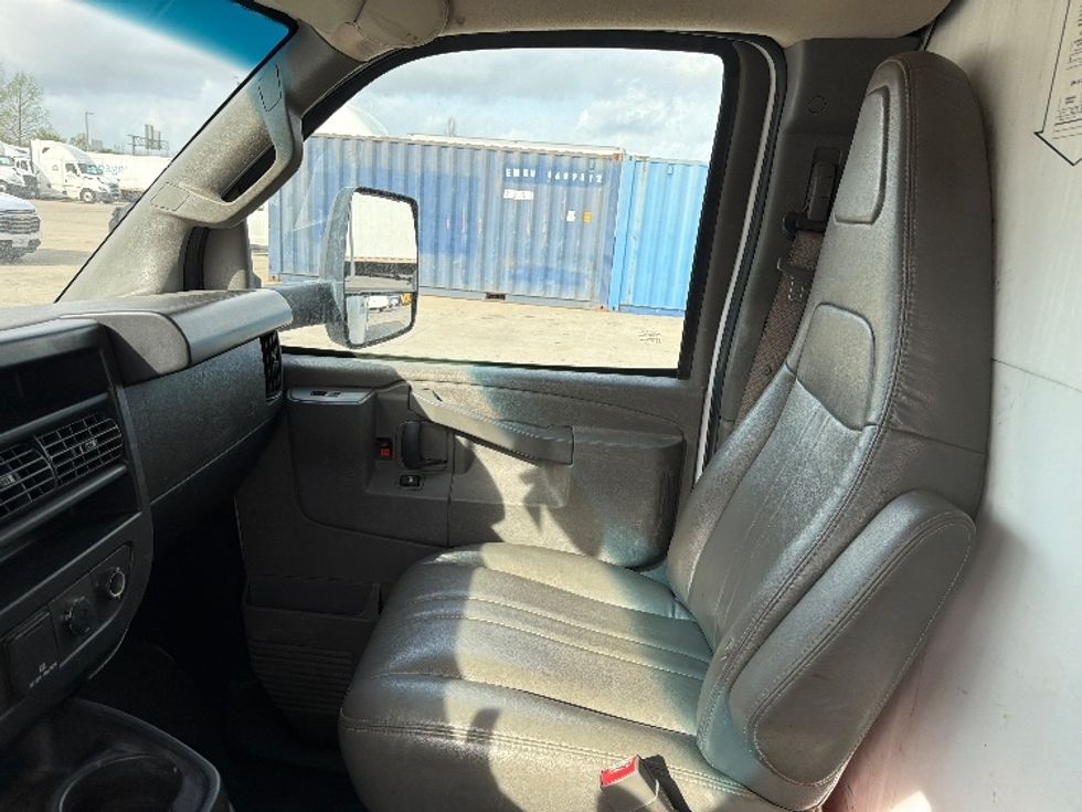 Light Duty Box Truck-Light and Medium Duty Trucks-GMC-2022-Savana G33903-Houston-TX-94,238\n\t\tmiles-$ 33,500 - Image 19