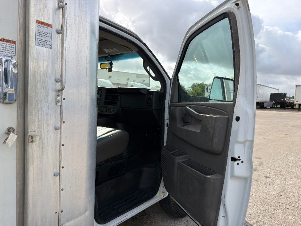Light Duty Box Truck-Light and Medium Duty Trucks-GMC-2022-Savana G33903-Houston-TX-94,238\n\t\tmiles-$ 33,500 - Image 20