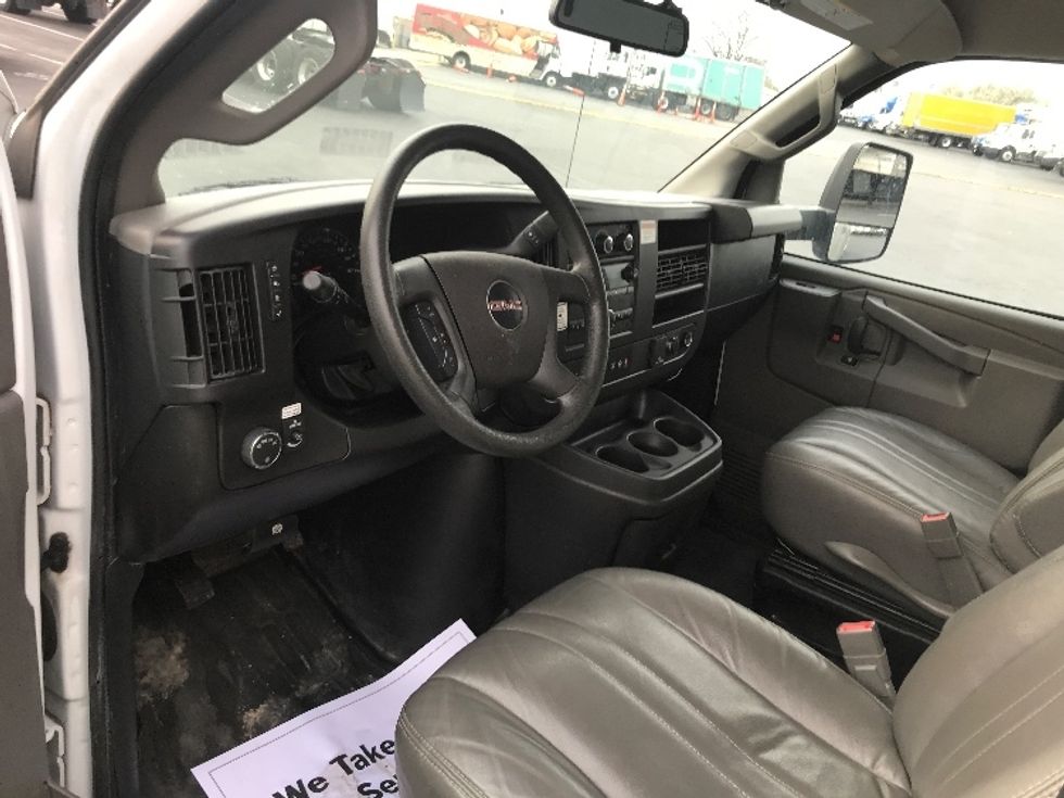 2022 Gmc Savana 3500 Cutaway photo 16