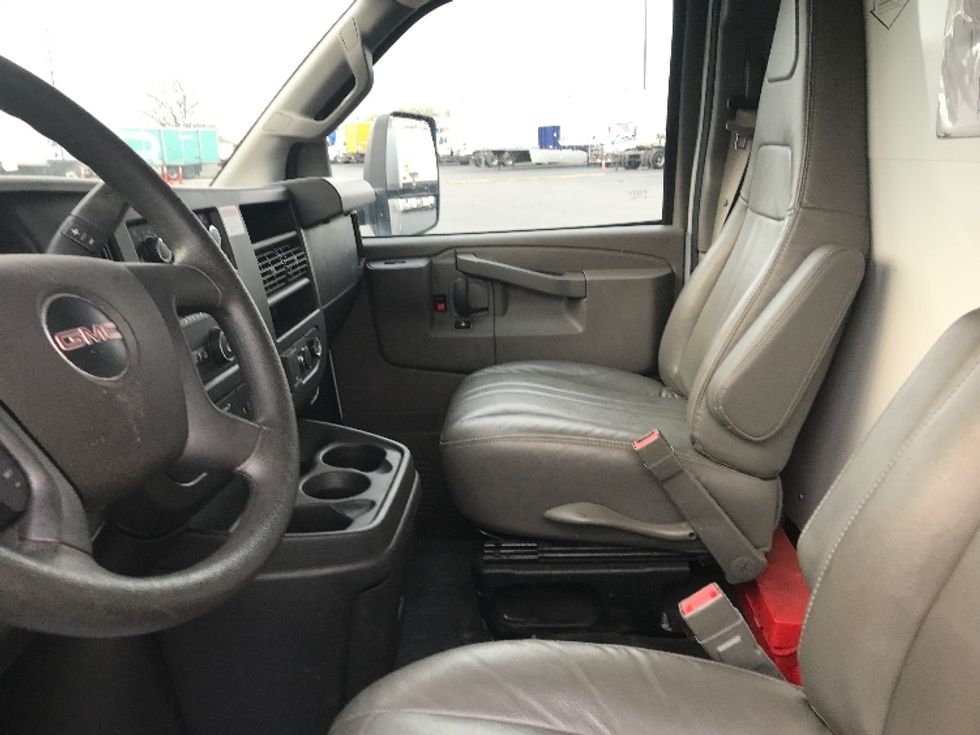 2022 Gmc Savana 3500 Cutaway photo 18