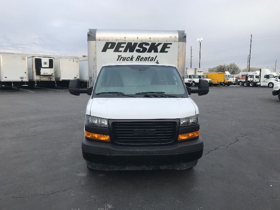 2022 Gmc Savana 3500 Cutaway photo 2