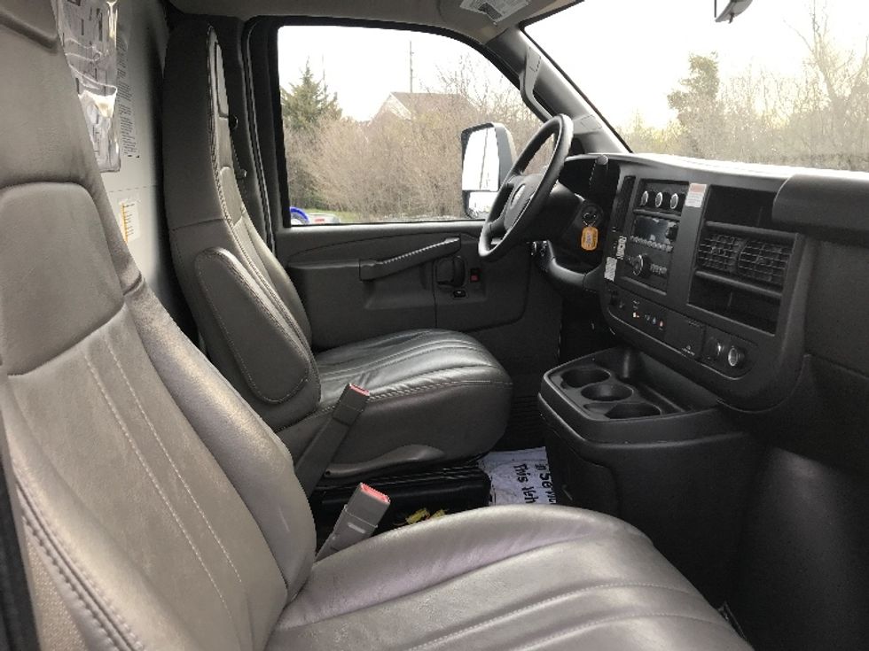 2022 Gmc Savana 3500 Cutaway photo 21