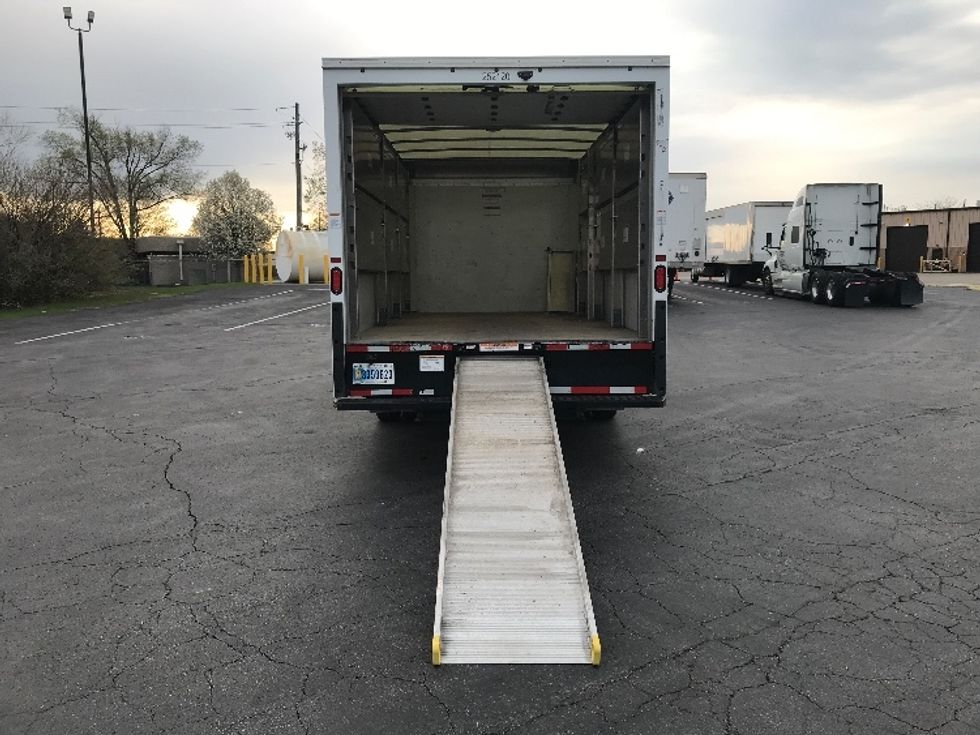 2022 Gmc Savana 3500 Cutaway photo 9