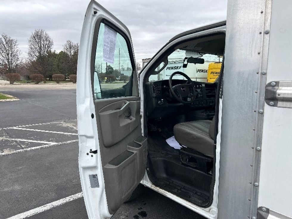 Light Duty Box Truck-Light and Medium Duty Trucks-GMC-2022-Savana G33903-Indianapolis-IN-50,636\n\t\tmiles-$ 40,000 - Image 16