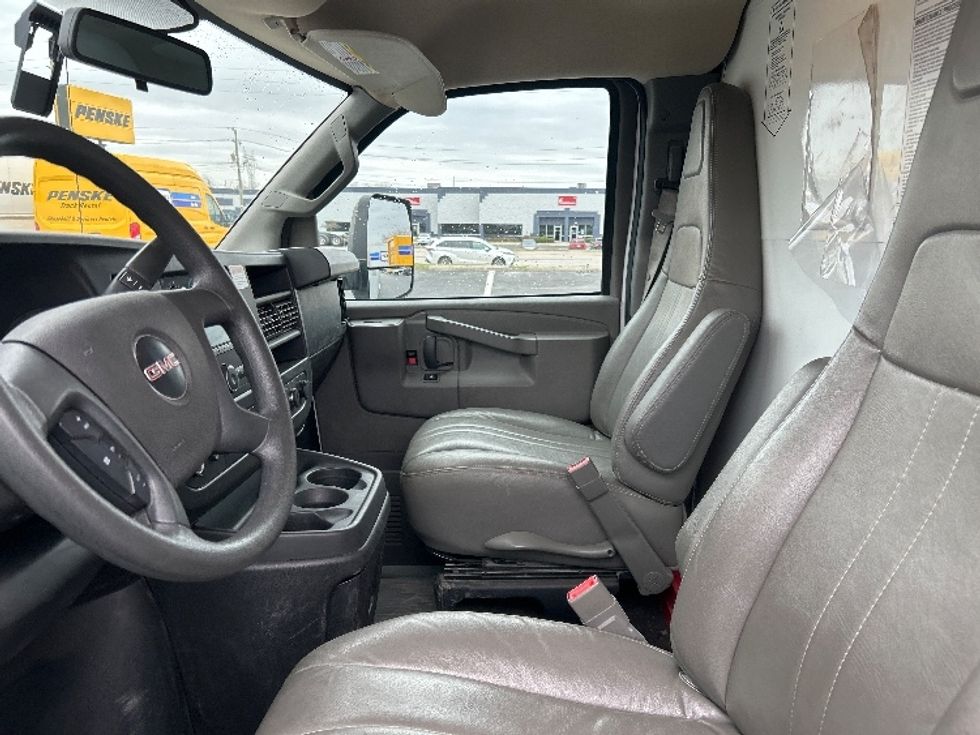 Light Duty Box Truck-Light and Medium Duty Trucks-GMC-2022-Savana G33903-Indianapolis-IN-50,636\n\t\tmiles-$ 40,000 - Image 19