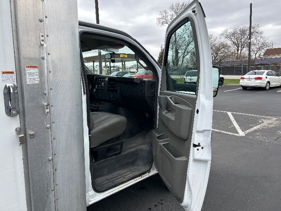 Light Duty Box Truck-Light and Medium Duty Trucks-GMC-2022-Savana G33903-Indianapolis-IN-50,636\n\t\tmiles-$ 40,000 - Image 20