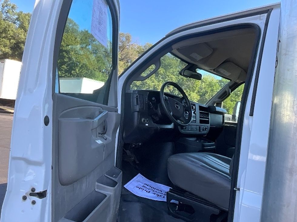 Light Duty Box Truck-Light and Medium Duty Trucks-GMC-2022-Savana G33903-Indianapolis-IN-67,778\n\t\tmiles-$ 34,500 - Image 14