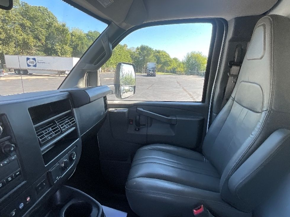 Light Duty Box Truck-Light and Medium Duty Trucks-GMC-2022-Savana G33903-Indianapolis-IN-67,778\n\t\tmiles-$ 34,500 - Image 17
