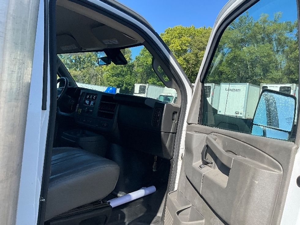 Light Duty Box Truck-Light and Medium Duty Trucks-GMC-2022-Savana G33903-Indianapolis-IN-67,778\n\t\tmiles-$ 34,500 - Image 18