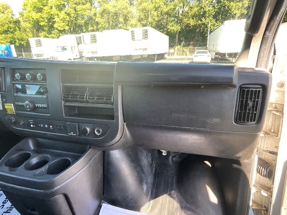 Light Duty Box Truck-Light and Medium Duty Trucks-GMC-2022-Savana G33903-Indianapolis-IN-67,778\n\t\tmiles-$ 34,500 - Image 19