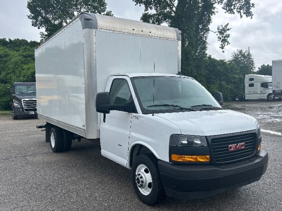 Light Duty Box Truck-Light and Medium Duty Trucks-GMC-2022-Savana G33903-Jackson-TN-12,172\n\t\tmiles-$ 42,500 - Image 1