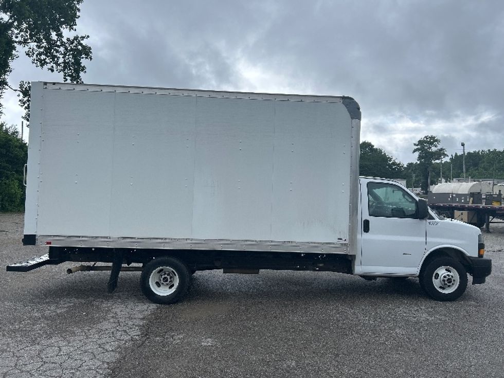 Light Duty Box Truck-Light and Medium Duty Trucks-GMC-2022-Savana G33903-Jackson-TN-12,172\n\t\tmiles-$ 42,500 - Image 15