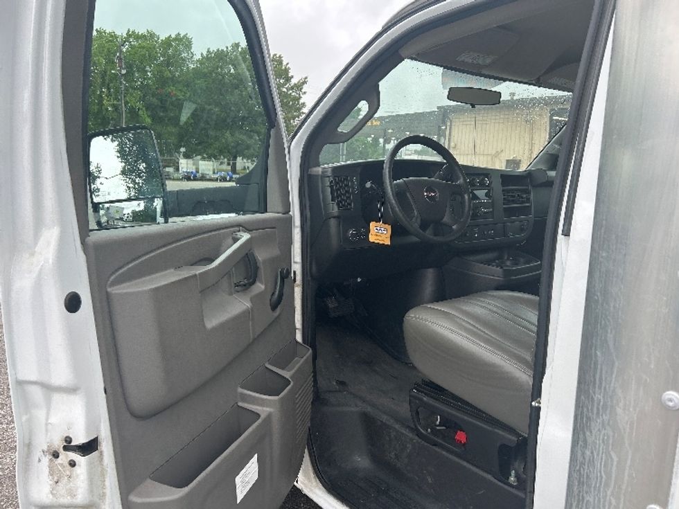 Light Duty Box Truck-Light and Medium Duty Trucks-GMC-2022-Savana G33903-Jackson-TN-12,172\n\t\tmiles-$ 42,500 - Image 16