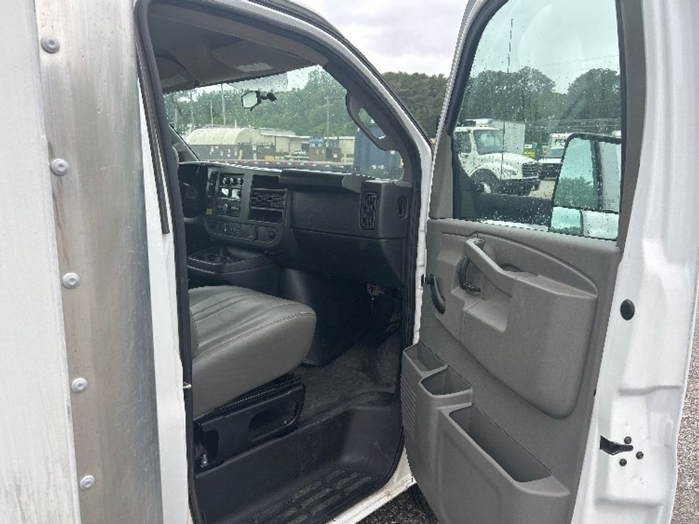 Light Duty Box Truck-Light and Medium Duty Trucks-GMC-2022-Savana G33903-Jackson-TN-12,172\n\t\tmiles-$ 42,500 - Image 20