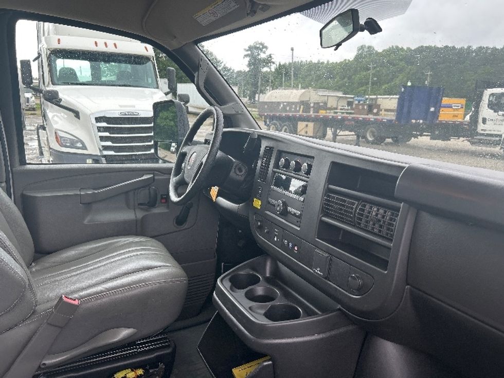 Light Duty Box Truck-Light and Medium Duty Trucks-GMC-2022-Savana G33903-Jackson-TN-12,172\n\t\tmiles-$ 42,500 - Image 22