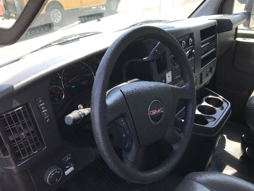 Light Duty Box Truck-Light and Medium Duty Trucks-GMC-2022-Savana G33903-Jamaica-NY-48,543\n\t\tmiles-$ 39,500 - Image 17