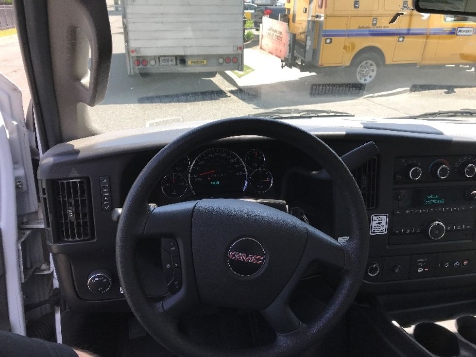 Light Duty Box Truck-Light and Medium Duty Trucks-GMC-2022-Savana G33903-Jamaica-NY-48,543\n\t\tmiles-$ 39,500 - Image 18