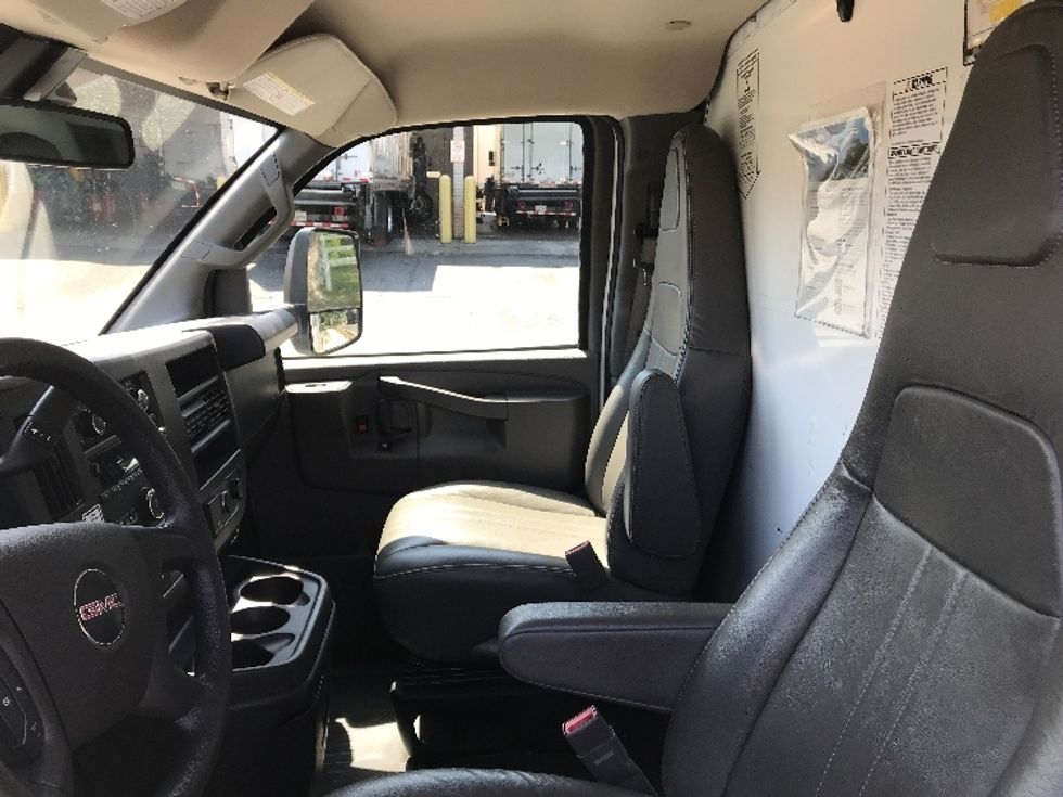 Light Duty Box Truck-Light and Medium Duty Trucks-GMC-2022-Savana G33903-Jamaica-NY-48,543\n\t\tmiles-$ 39,500 - Image 19