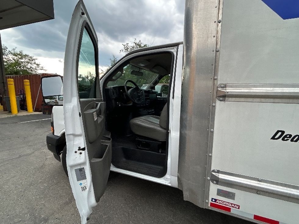 Light Duty Box Truck-Light and Medium Duty Trucks-GMC-2022-Savana G33903-Jessup-MD-37,897\n\t\tmiles-$ 40,500 - Image 11