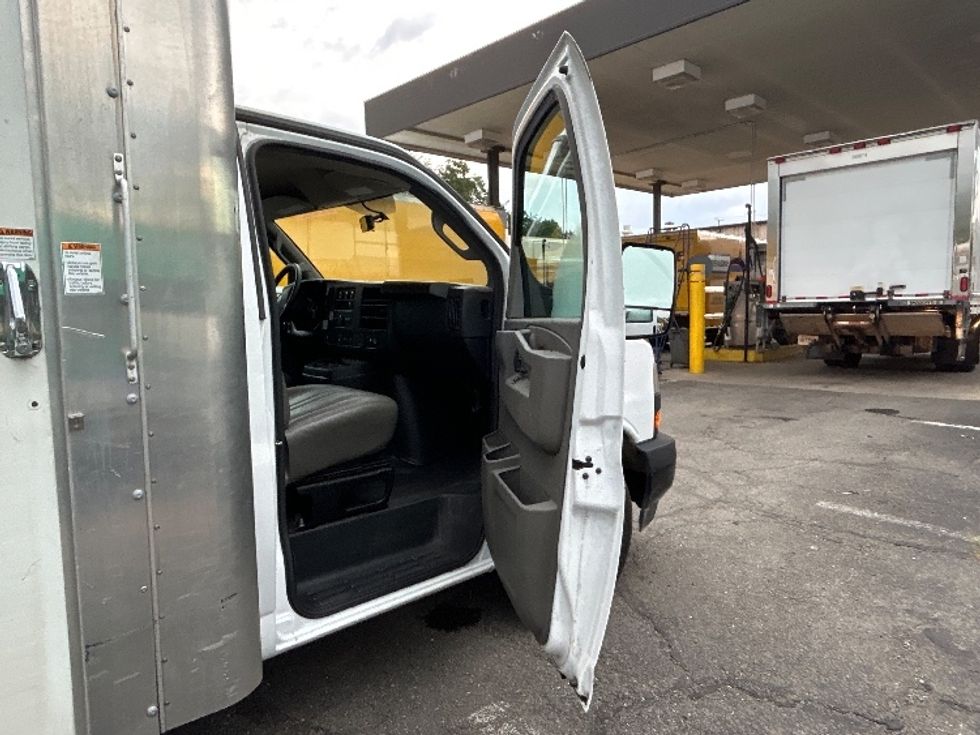 Light Duty Box Truck-Light and Medium Duty Trucks-GMC-2022-Savana G33903-Jessup-MD-37,897\n\t\tmiles-$ 40,500 - Image 15