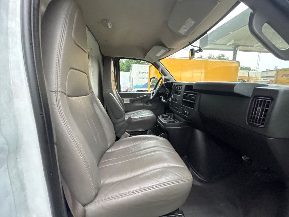 Light Duty Box Truck-Light and Medium Duty Trucks-GMC-2022-Savana G33903-Jessup-MD-37,897\n\t\tmiles-$ 40,500 - Image 17