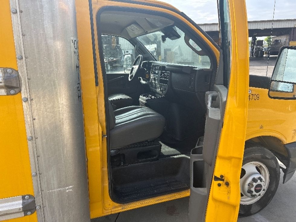 Light Duty Box Truck-Light and Medium Duty Trucks-GMC-2022-Savana G33903-Jurupa Valley-CA-102,256\n\t\tmiles-$ 28,000 - Image 18