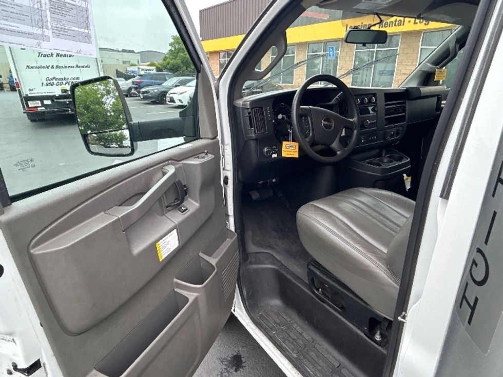 Light Duty Box Truck-Light and Medium Duty Trucks-GMC-2022-Savana G33903-Jurupa Valley-CA-35,019\n\t\tmiles-$ 45,500 - Image 16