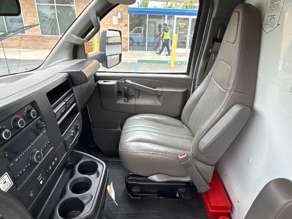 Light Duty Box Truck-Light and Medium Duty Trucks-GMC-2022-Savana G33903-Jurupa Valley-CA-35,019\n\t\tmiles-$ 45,500 - Image 19