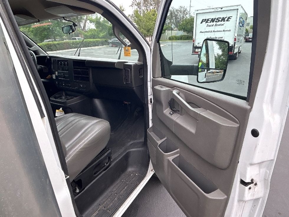 Light Duty Box Truck-Light and Medium Duty Trucks-GMC-2022-Savana G33903-Jurupa Valley-CA-35,019\n\t\tmiles-$ 45,500 - Image 20