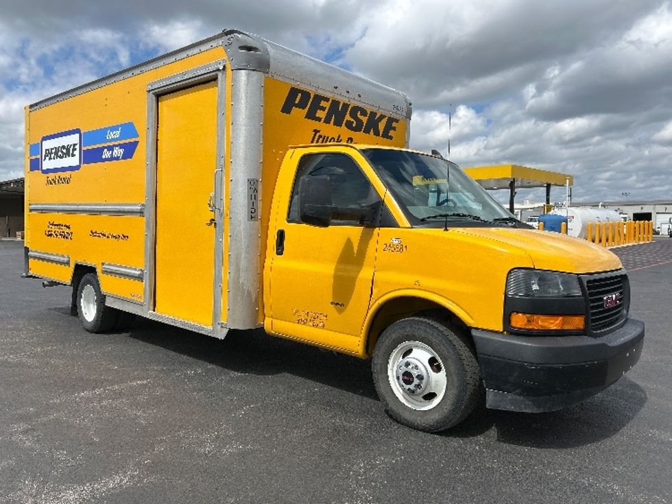 Light Duty Box Truck-Light and Medium Duty Trucks-GMC-2022-Savana G33903-Kansas City-MO-73,267\n\t\tmiles-$ 34,500 - Image 1