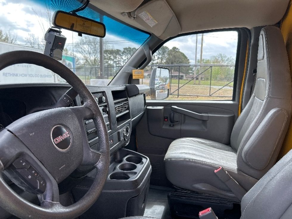 Light Duty Box Truck-Light and Medium Duty Trucks-GMC-2022-Savana G33903-Kansas City-MO-73,267\n\t\tmiles-$ 34,500 - Image 16