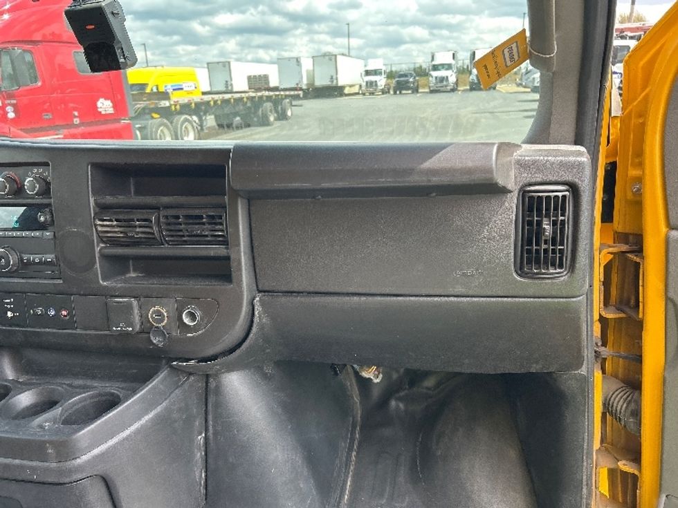 Light Duty Box Truck-Light and Medium Duty Trucks-GMC-2022-Savana G33903-Kansas City-MO-73,267\n\t\tmiles-$ 34,500 - Image 18