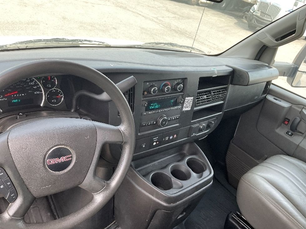 Light Duty Box Truck-Light and Medium Duty Trucks-GMC-2022-Savana G33903-Kansas City-MO-91,992\n\t\tmiles-$ 34,750 - Image 17