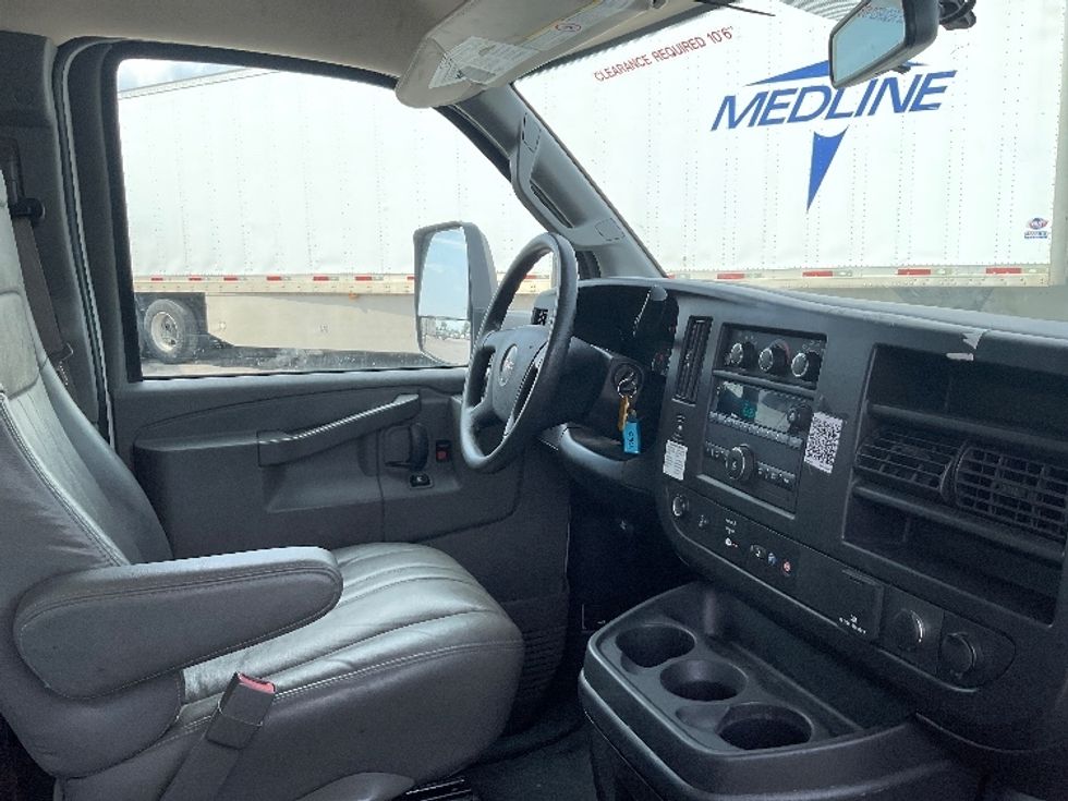 Light Duty Box Truck-Light and Medium Duty Trucks-GMC-2022-Savana G33903-Kansas City-MO-91,992\n\t\tmiles-$ 34,750 - Image 21