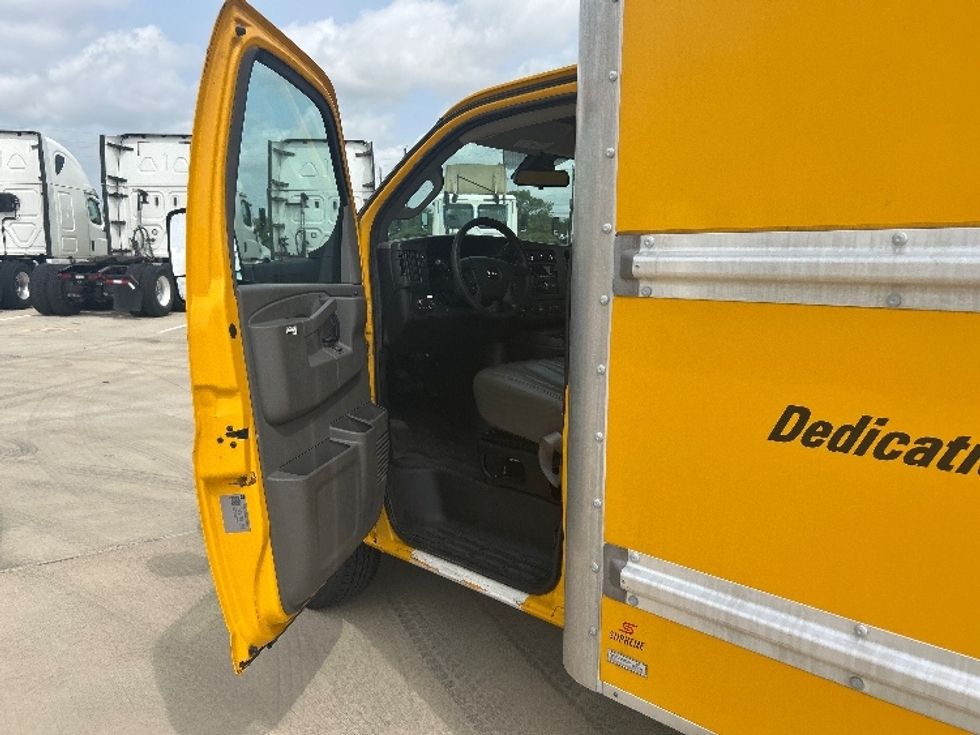 Light Duty Box Truck-Light and Medium Duty Trucks-GMC-2022-Savana G33903-Katy-TX-102,497\n\t\tmiles-$ 28,500 - Image 16