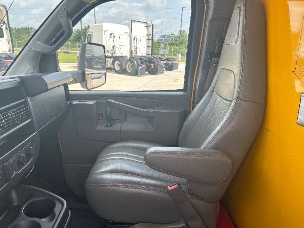 Light Duty Box Truck-Light and Medium Duty Trucks-GMC-2022-Savana G33903-Katy-TX-102,497\n\t\tmiles-$ 28,500 - Image 19