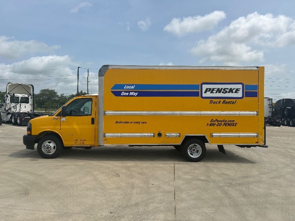 Light Duty Box Truck-Light and Medium Duty Trucks-GMC-2022-Savana G33903-Katy-TX-102,497\n\t\tmiles-$ 28,500 - Image 4