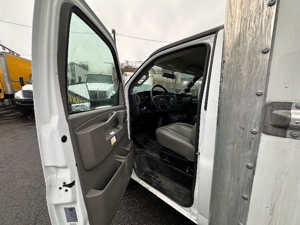 Light Duty Box Truck-Light and Medium Duty Trucks-GMC-2022-Savana G33903-Kearny-NJ-15,875\n\t\tmiles-$ 44,000 - Image 14