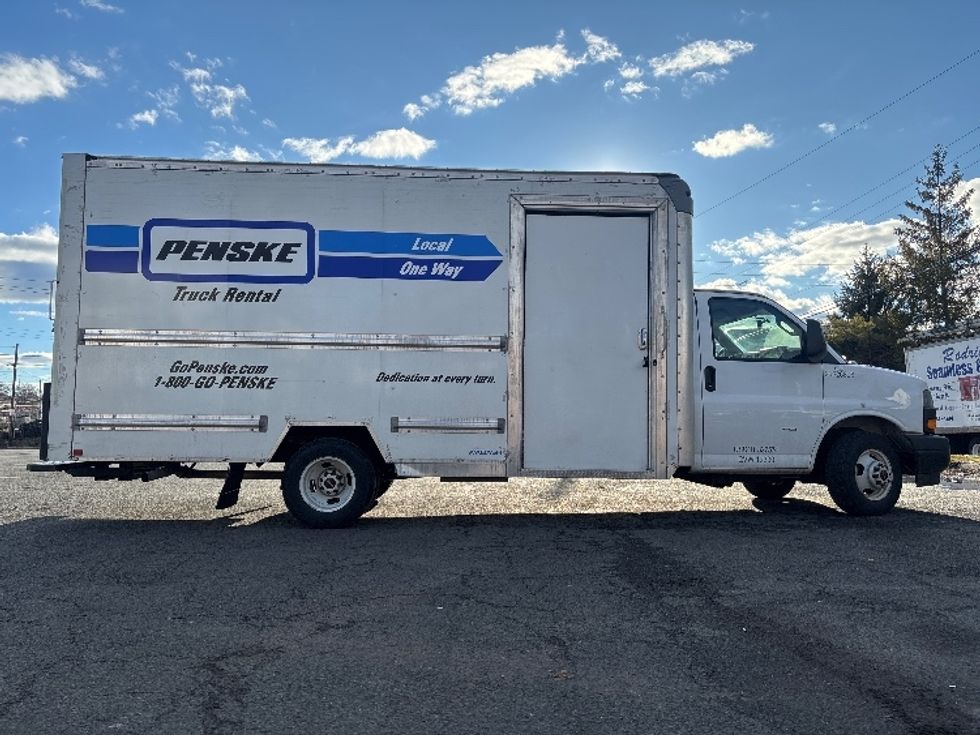 Light Duty Box Truck-Light and Medium Duty Trucks-GMC-2022-Savana G33903-Kearny-NJ-23,042\n\t\tmiles-$ 47,750 - Image 15