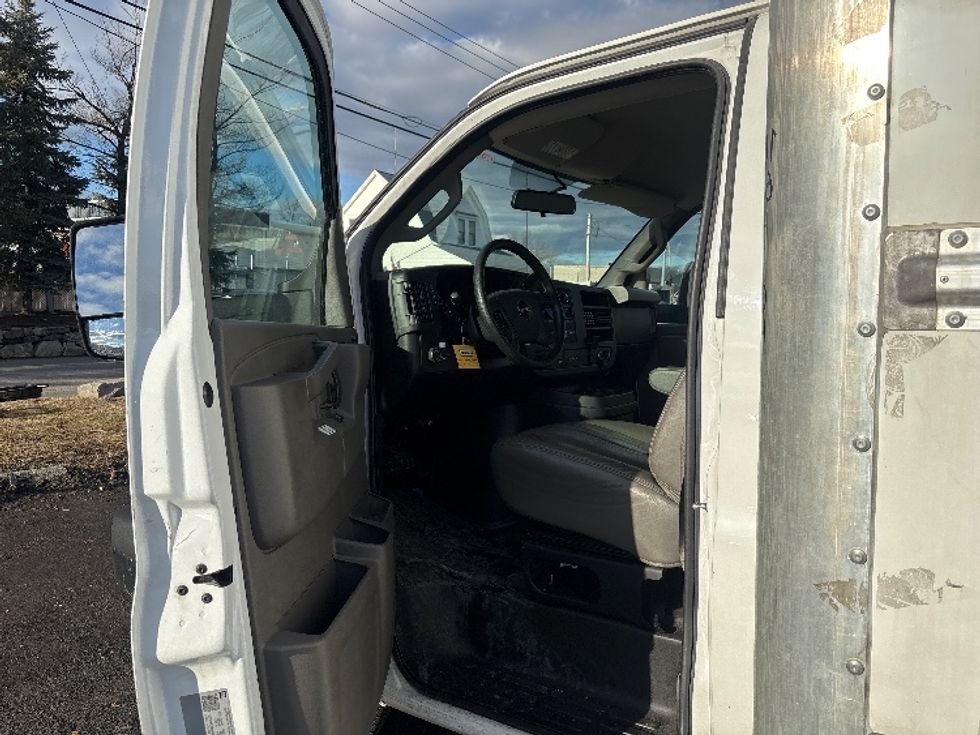 Light Duty Box Truck-Light and Medium Duty Trucks-GMC-2022-Savana G33903-Kearny-NJ-23,042\n\t\tmiles-$ 47,750 - Image 16