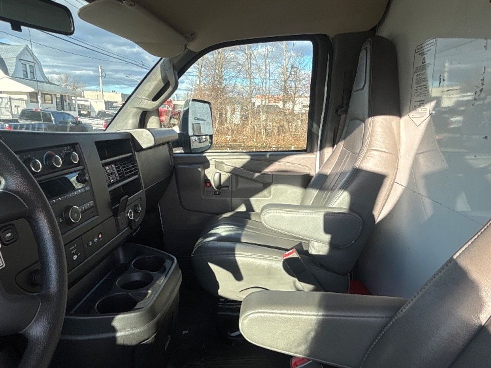 Light Duty Box Truck-Light and Medium Duty Trucks-GMC-2022-Savana G33903-Kearny-NJ-23,042\n\t\tmiles-$ 47,750 - Image 19